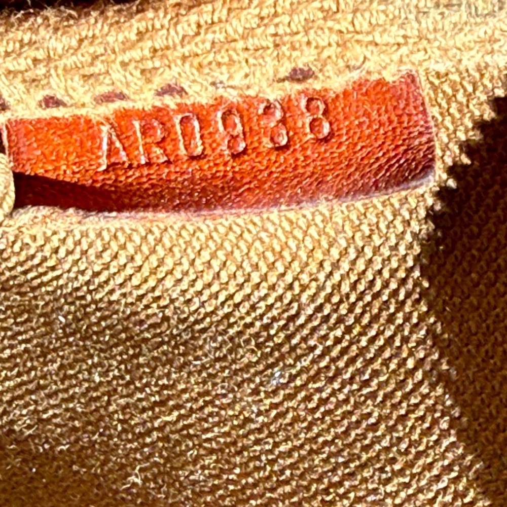 Louis Vuitton Monogram Pochette - Picture 6 of 9